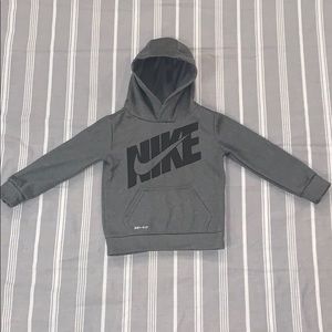 ⬛️Nike Dri-Fit Boys 2T hoodie!